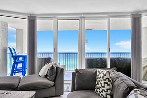 Leilighet, flere senger (Long Beach Resort 1-904) | Oppholdsområde | TV