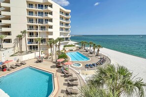 公寓客房, 多張床 (East Pass 309) | 游泳池 | 室外游泳池