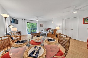 Maison mitoyenne, 1 très grand lit et 1 canapé-lit (Cassine Gardens 112- 30A Imagine Ocea) | Coin séjour