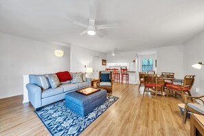 House, 1 King Bed with Sofa bed (Cassine Gardens 112- 30A Imagine Ocea) | Living area