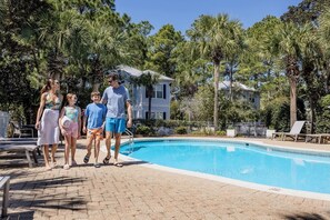 Hus - 1 kingsize-säng med bäddsoffa (Cassine Gardens 112- 30A Imagine Ocea) | Pool | Utomhuspool