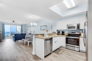Kondominium, Beberapa Tempat Tidur (Ariel Dunes I 803) | Dapur pribadi | Oven dan pemanggang roti