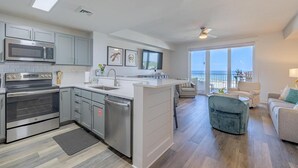 Condo, 1 giường cỡ king và sofa giường (Calypso 3-903 - Emerald Getaway) | Bếp riêng