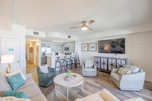 Living area - Calypso 3-903 - Emerald Getaway (Panama City Beach)