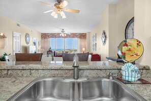 Private kitchen - Leeward Key 701 (Miramar Beach)