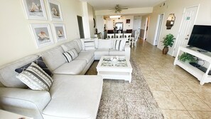 Living area - Leeward Key 701 (Miramar Beach)