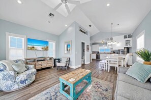 House, Multiple Beds (Summer Towne Cottages #8 - Sea-Queste) | Living area - Summer Towne Cottages #8 - Sea-questered (Panama City Beach)