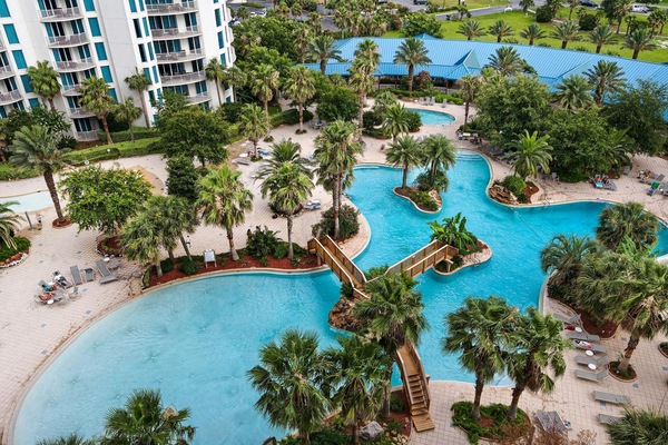 Appartement, 1 kingsize bed met slaapbank (Palms Resort #1512 Jr 2BR) | Zwembad | Een buitenzwembad, een verwarmd zwembad