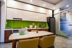 Deluxe Double or Twin Room | Private kitchen | Mini-fridge, stovetop, rice cooker, cookware/dishes/utensils - MIMOSA HALONG HOTEL (Ha Long)