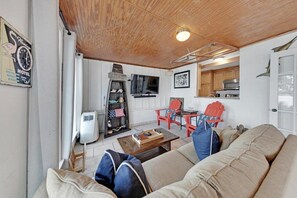 Hus, flere senger (Sealake Cottage) | Oppholdsområde | TV