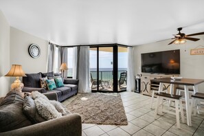 Living area - Sunbird 604w (Panama City Beach)