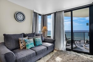 Living area - Sunbird 604w (Panama City Beach)