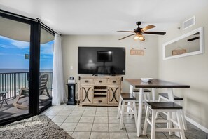 Condo, 1 Queen Bed with Sofa bed (Sunbird 604W) | Dining