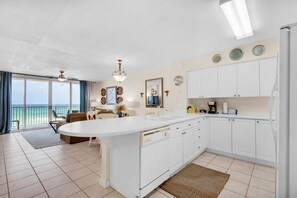 Condo, 1 King Bed with Sofa bed (Island Princess 414) | Interior