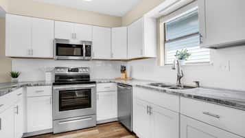 Pientalo, useita sänkyjä (Beach Within Reach) | Yksityinen keittiö | Uuni, leivänpaahdin