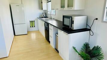 Réfrigérateur, micro-ondes, lave-vaisselle, cafetiÚre/bouilloire