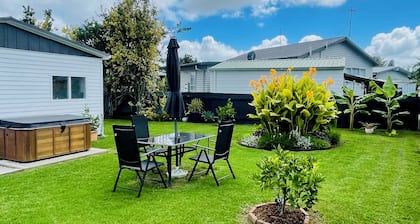 Private Spa Retreat | Pet-Friendly Whitianga Stay