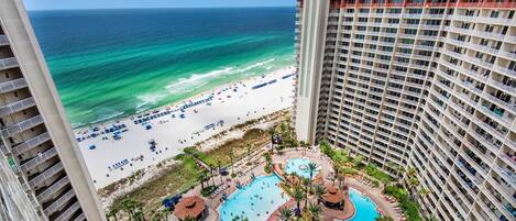 Condo, varias camas (Shores of Panama 2122) | Alberca | Alberca techada y alberca al aire libre