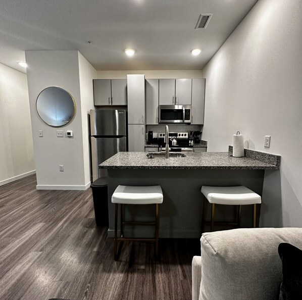 Fridge, microwave, oven, stovetop - Luxury stay in the heart of the city and minutes from downtown! Free Parking! (Richmond)