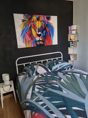 3 chambres, fer et planche à repasser, literie fournie