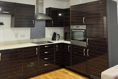 2-bed - 2-Bath - Sleeps 4 - Free Parking