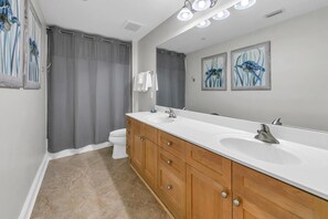 Apartment, Mehrere Betten (Aqua Resort 401 - Piece of Serenity) | Badezimmer | Handtücher, Seife, Toilettenpapier