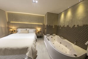 Luxury Room | Premium bedding, down duvets, desk, free WiFi - Sonata 44 Hotel Laureles (Medellín)