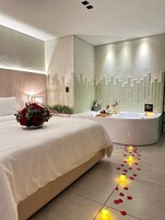 Ropa de cama de alta calidad, cubrecamas, escritorio y wifi gratis 