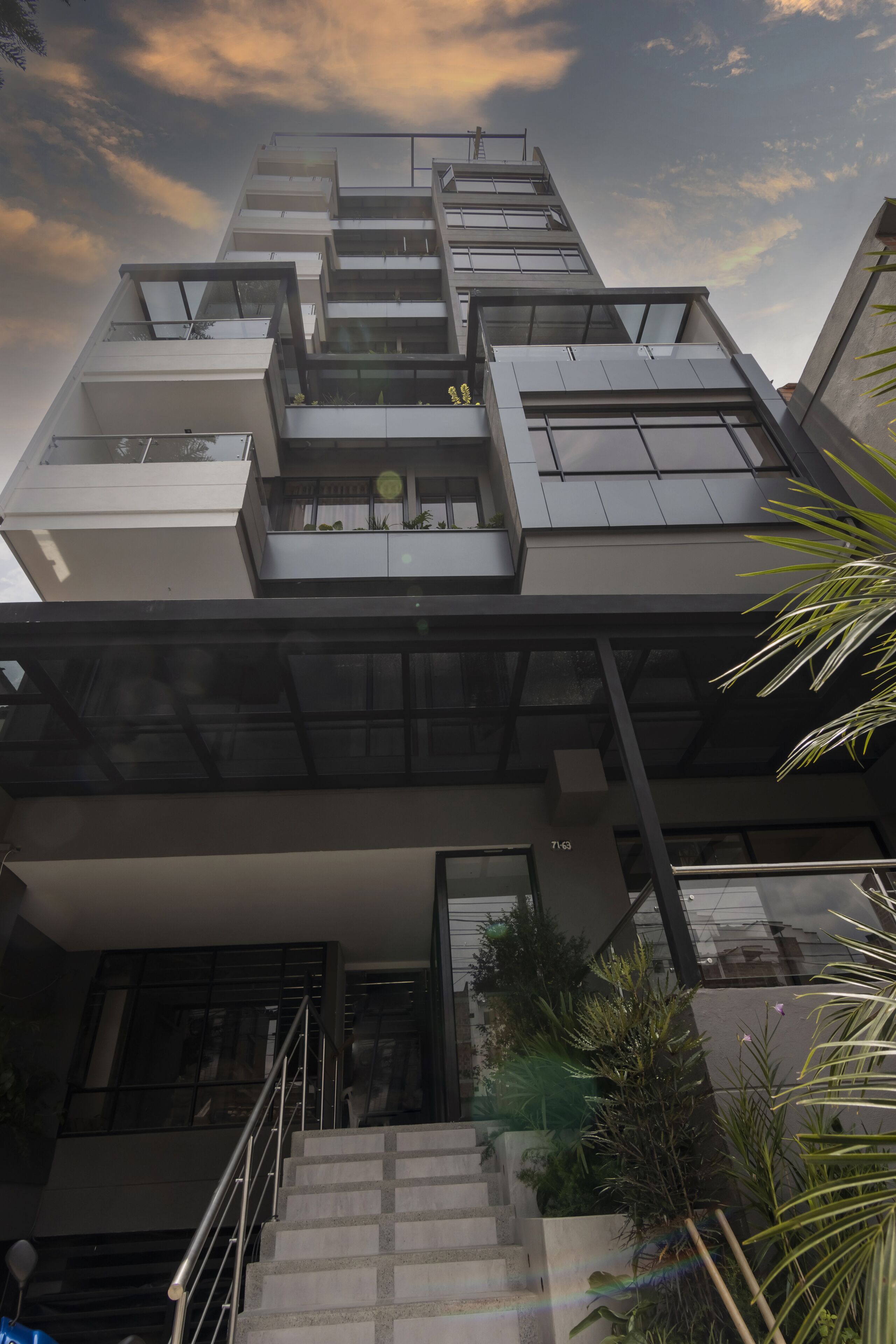 住宿正面 - 傍晚/夜晚