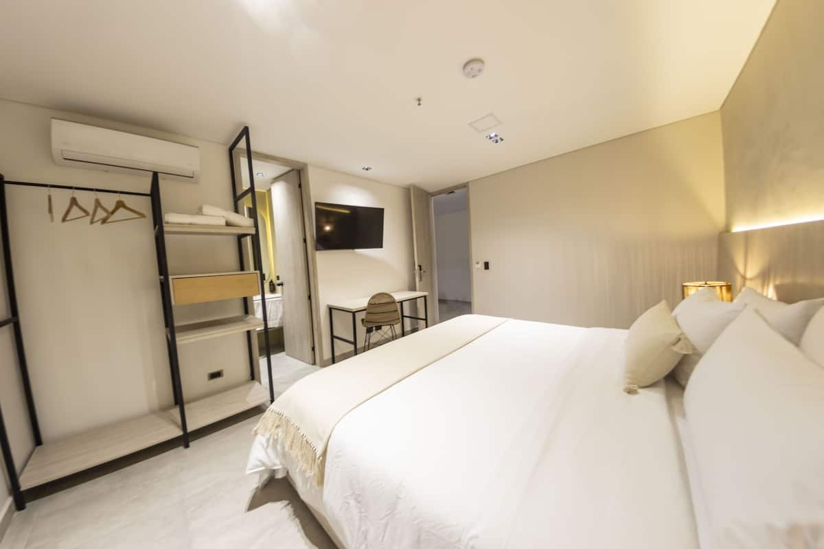 Premium bedding, down duvets, desk, free WiFi