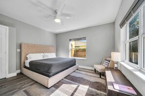 5 عدّة غرف نوم ومكتب ومكواة/لوح كي وسرير سفر