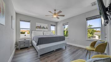 5 bedrooms, desk, iron/ironing board, travel crib