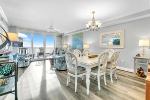 Leilighet, flere senger (Emerald Beach 431) | Spiseområde