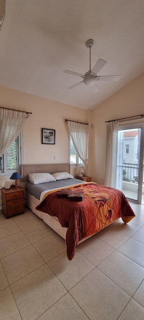 3 bedrooms, iron/ironing board, WiFi, bed sheets