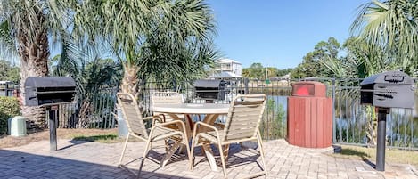 Appart'hôtel, 1 grand lit et 1 canapé-lit (St Thomas Square Villa 1211C Beach Bu) | Restauration extérieure