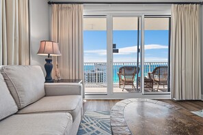 Apartment, Mehrere Betten (Ariel Dunes I 2001) | Wohnbereich | Fernseher