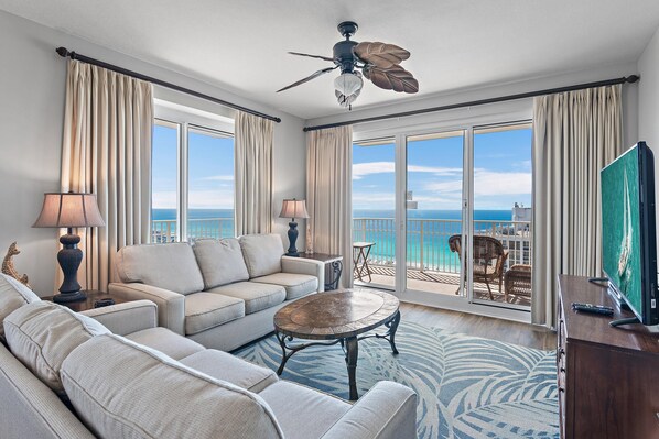 Apartment, Mehrere Betten (Ariel Dunes I 2001) | Wohnbereich | Fernseher