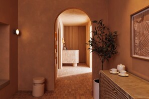 Un sauna, una bañera de hidromasaje, masajes