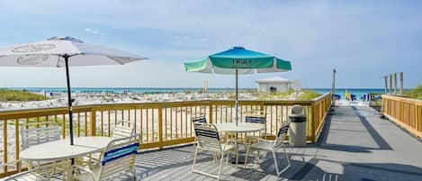 Lejlighed - 1 kingsize-seng med sovesofa (Pelican Beach Resort 505) | Udendørs spisemuligheder