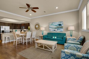 Leilighet, flere senger (Alerio D201) | Oppholdsområde | TV