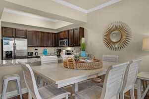 Huoneisto, useita sänkyjä (Alerio D201) | Ruokailu