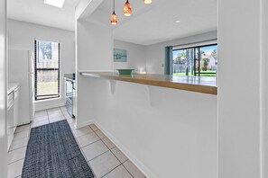 公寓客房, 1 張加大雙人床和 1 張沙發床 (Endless Summer B4) | 私人廚房 | 烤箱、烤麵包機