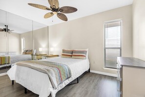 コンドミニアム クイーンベッド 1 台ソファーベッド付き (Endless Summer E2) | 1 室のベッドルーム、WiFi