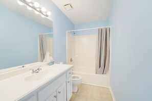 Leilighet, 1 queensize-seng med sovesofa (Southwind C-3) | Bad | Håndklær, såpe og toalettpapir