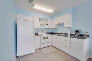 Condo, 1 Queen Bed with Sofa bed (Southwind C-3) | Private kitchen | Oven, toaster - Southwind C-3 (Panama City Beach)