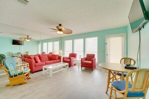 Leilighet, 1 queensize-seng med sovesofa (Southwind C-3) | Oppholdsområde | TV