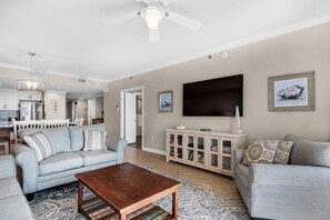 Living area - Sterling Shores 718 (Destin)