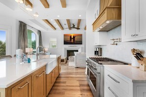 Casa, varias camas (Emerald Dawn) | Cocina privada | Horno y tostadora 