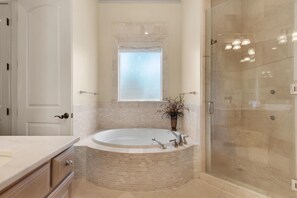 House, Multiple Beds (Sunny Days) | Bathroom | Towels, soap, toilet paper