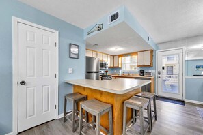 Townhome, 2 Queen Beds (Gulf Highlands 108) | Private kitchen | Oven, toaster